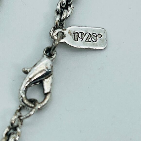 1928 Emerald Cut Faceted Faux Stone Filigree Floral Pendant with Chain Necklace - Picture 7 of 8